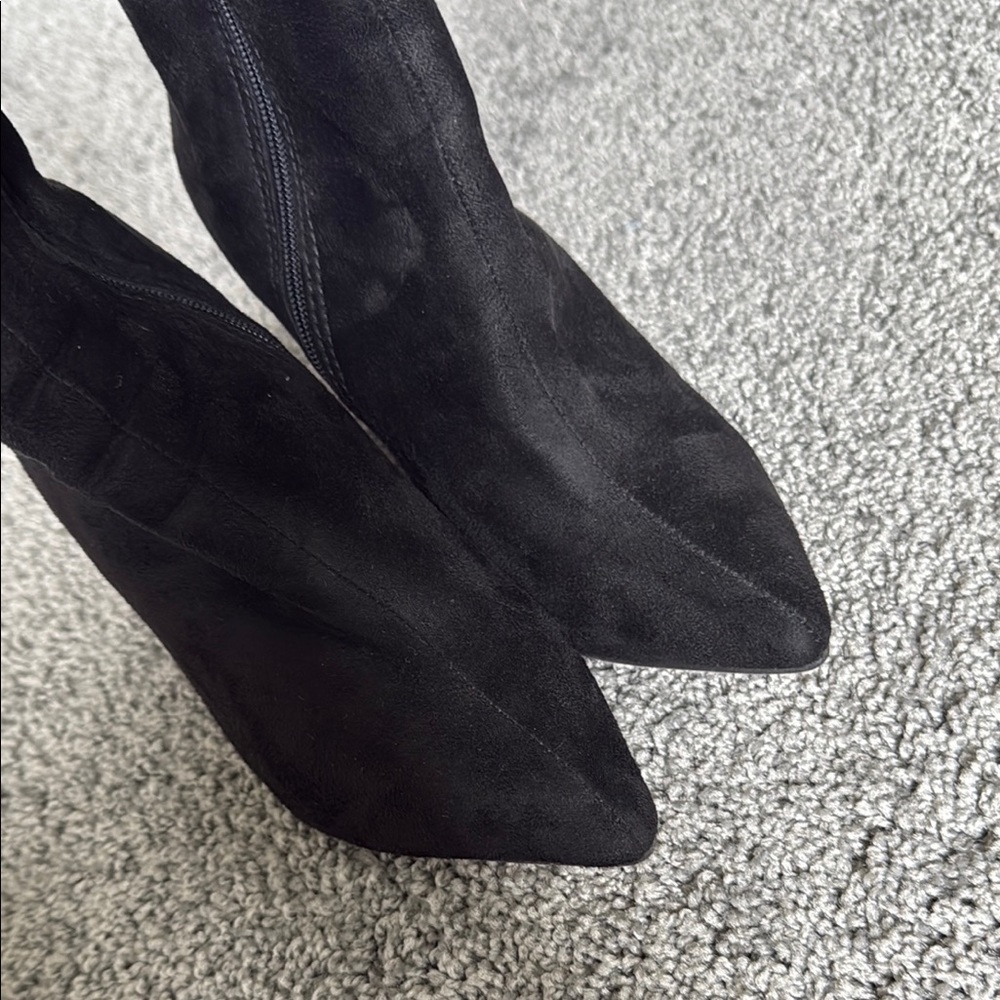 Side Zip Point Toe Chunky Boots - Picture 3 of 5
